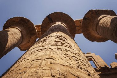 Karnak Tapınağı sütunlar