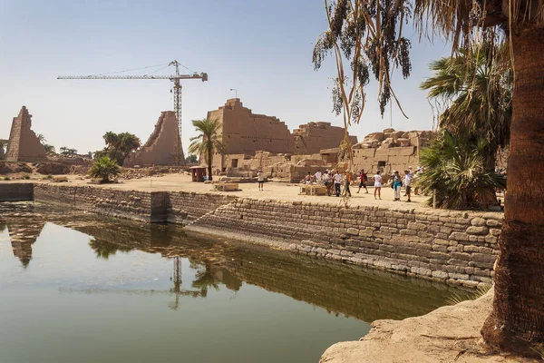 Jardines del templo de Karnak — Foto de Stock