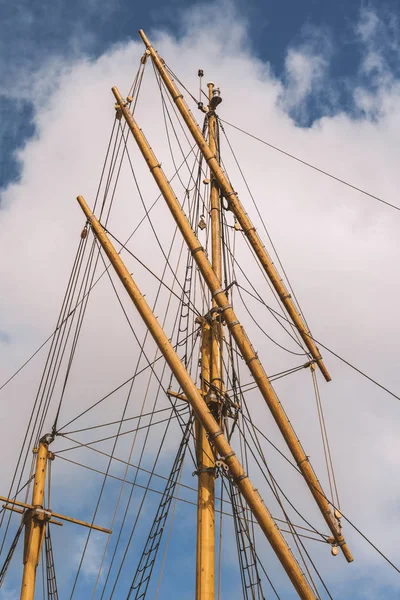 Lodní stožár a lano — Stock fotografie