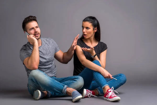 Handsome Young Guy Sitting Ground Ignoring His Beautiful Girlfriend While — Stock Photo, Image