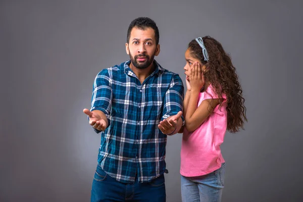 Een Jonge Zwarte Man Die Met Zijn Dochter Zij Allebei — Stockfoto