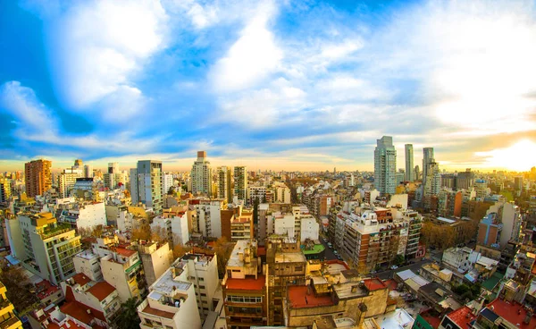 O horizonte de Buenos Aires ao pôr-do-sol — Fotografia de Stock