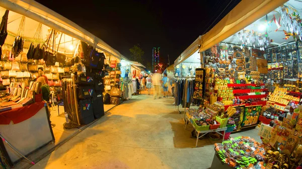 Mercado nocturno en Pattaya en Tailandia — Foto de Stock