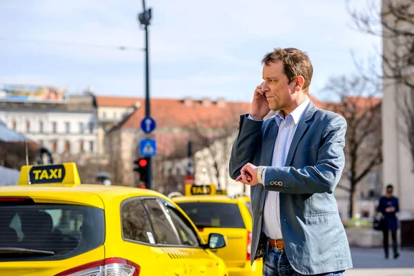 Middle Age Businessman Waiting Empty Taxi Taxi Station While Checking — Stock Photo, Image