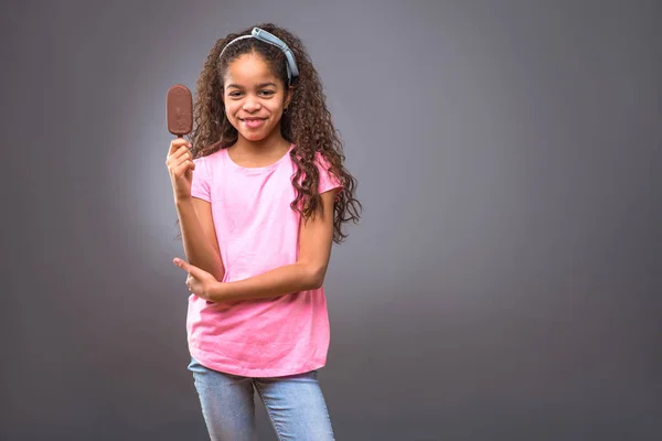 Young Black Teenage Girl Standing Holding Ice Cream While Smiling — Stock Photo, Image