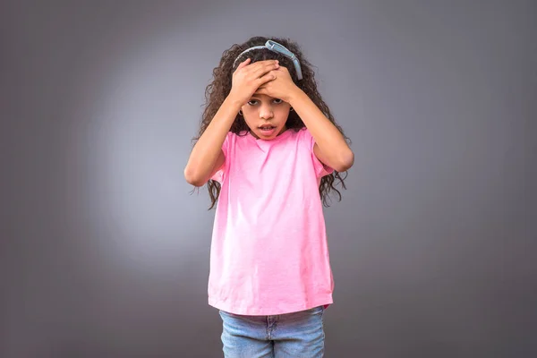 Young Black Teenage Girl Standing Looking Surprised — Stock Photo, Image