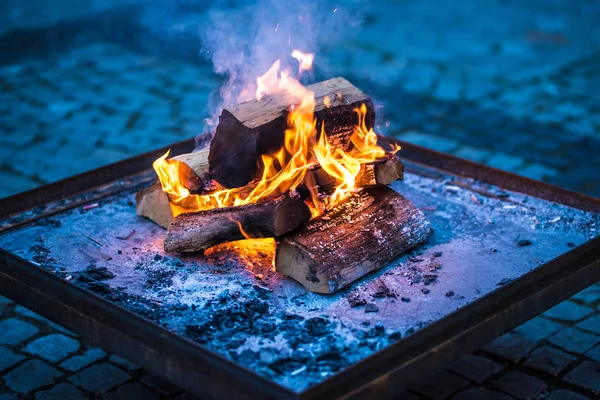 Brennendes Holz im Kamin — Stockfoto