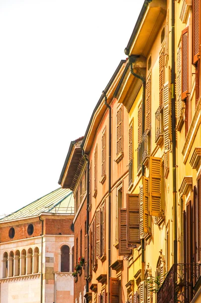 Güneşli bir günde Cremona 'nın tarihi mimarisi — Stok fotoğraf