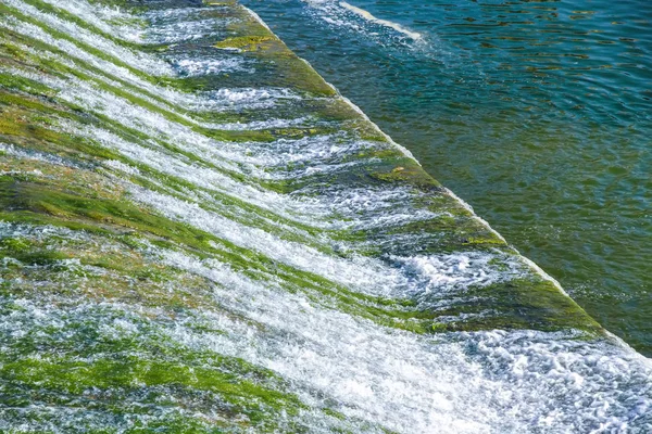 Vodopády na řece Arno ve Florencii — Stock fotografie