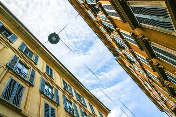 Історична архітектура Мілана з сонячним днем — стокове фото