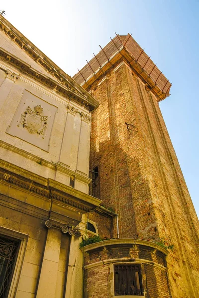 Een historische kerk in Venetië, Italië — Stockfoto