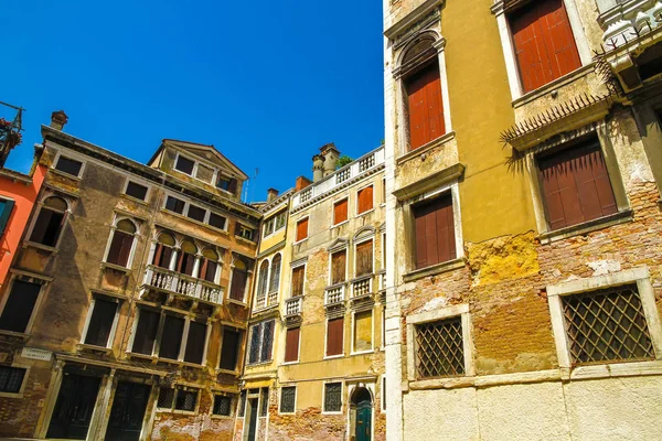 Arquitectura histórica de Venecia en un día soleado — Foto de Stock