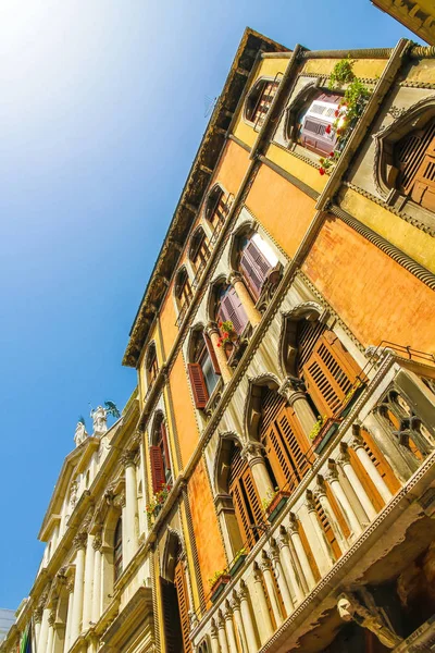Architecture historique de Venise par une journée ensoleillée — Photo