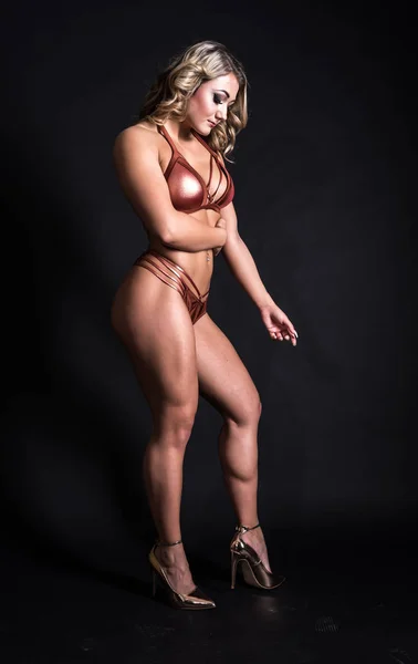 Retrato de una mujer musculosa — Foto de Stock