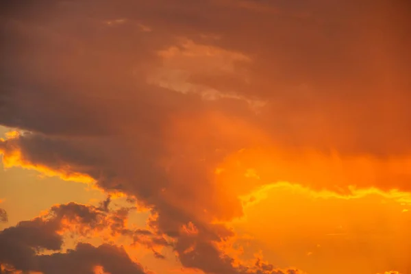 Widok na niebo podczas zachodu słońca z chmury — Zdjęcie stockowe