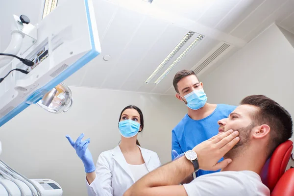 Patient with toothache — Stock Photo, Image