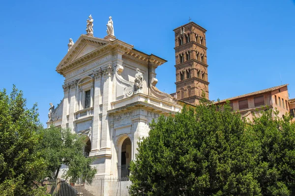 Uma igreja histórica em Roma, Itália — Fotografia de Stock