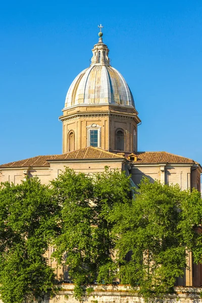 Une église historique à Rome, Italie — Photo