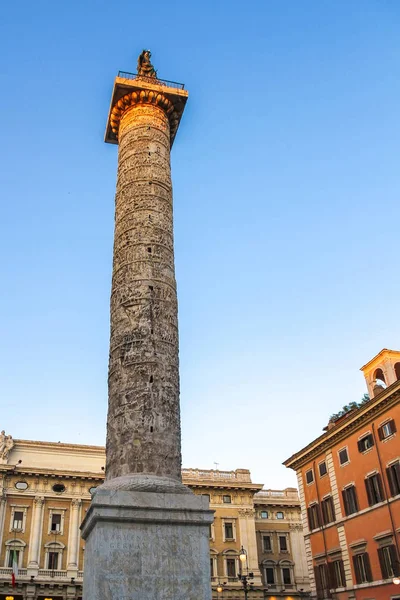 Antichi ruderi a Roma in una giornata di sole — Foto Stock