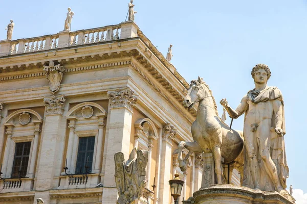 Zobrazit na historické socha v Římě — Stock fotografie