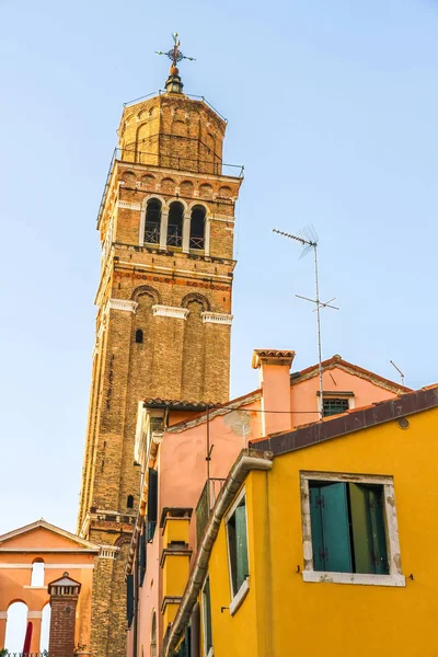 Een historische kerk in Venetië, Italië — Stockfoto