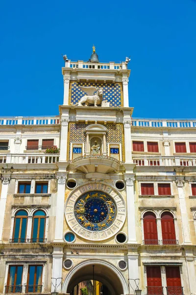 Vista sulla Torre dell'Orologio di San Marco a Venezia — Foto Stock