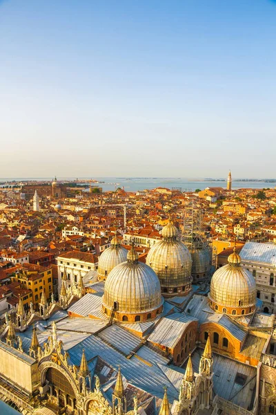 Landscape view of Rome on a sunny day — Stock Photo, Image