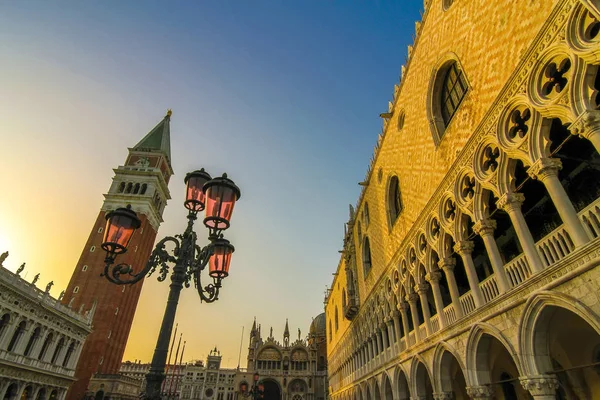 Details van de gebouwen op hij San Marco plein — Stockfoto