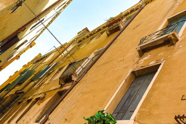 Arquitectura histórica en Venecia, Italia — Foto de Stock