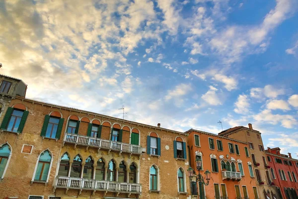 Arquitectura histórica en Venecia, Italia — Foto de Stock