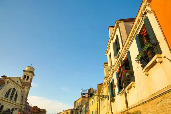 Arquitectura histórica en Venecia, Italia — Foto de Stock