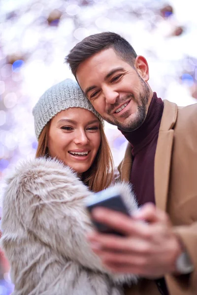 Coppia selfie a Natale — Foto Stock