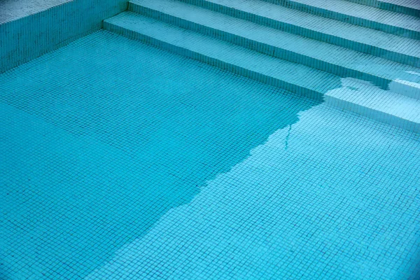 수영장의 계단에서 — 스톡 사진