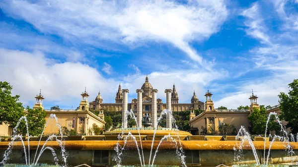 Uitzicht op het Nationaal Paleis in Barcelona — Stockfoto