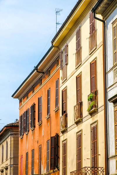 Historisk arkitektur Cremona på en solig dag — Stockfoto