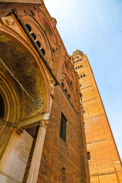 Architectuur van de Piazza del Duomo in Cremona — Stockfoto