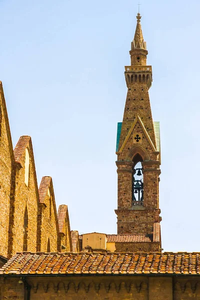 Uitzicht op de klokkentoren in Florence, Italië — Stockfoto