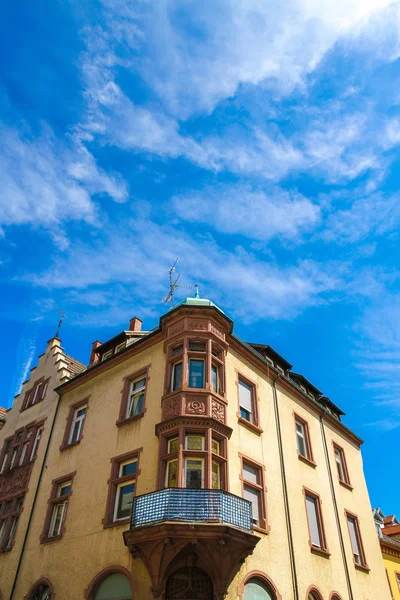 Visa på den historiska arkitekturen i Freiburg im Breisgau — Stockfoto