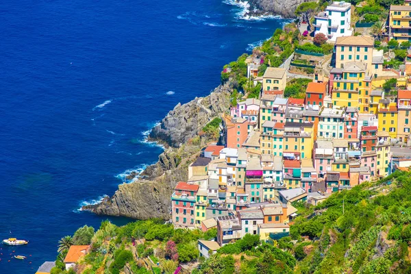 Veduta sulle colorate case delle Cinque Terre — Foto Stock