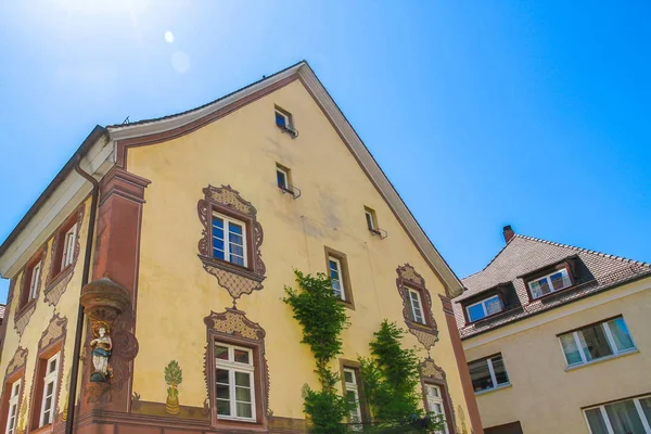 Uitzicht op de historische architectuur in Freiburg im Breisgau — Stockfoto