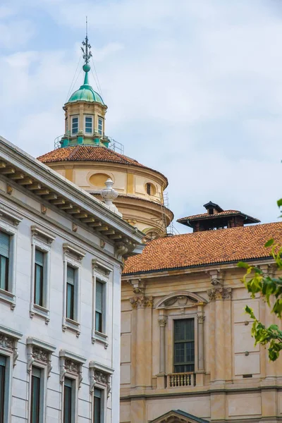 Zabytkowy kościół w Mediolanie, Włochy — Zdjęcie stockowe