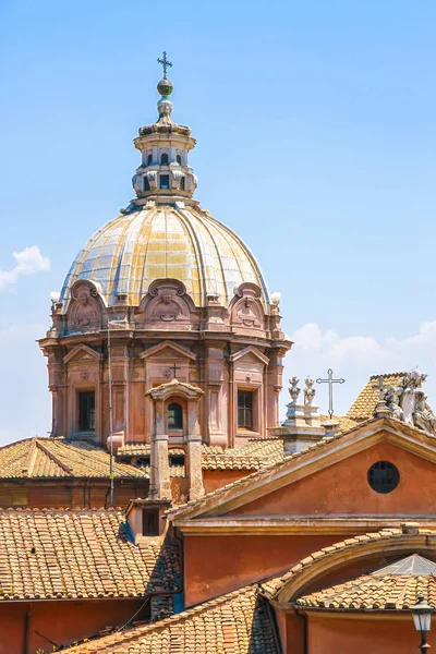 Историческая церковь в Риме, Италия — стоковое фото