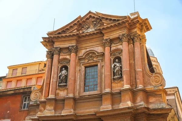 En historisk kyrka i Rom, Italien — Stockfoto