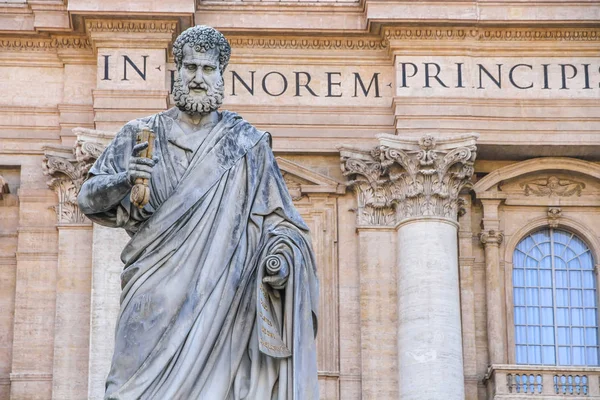Vista de la estatua de San Pedro en Roma —  Fotos de Stock