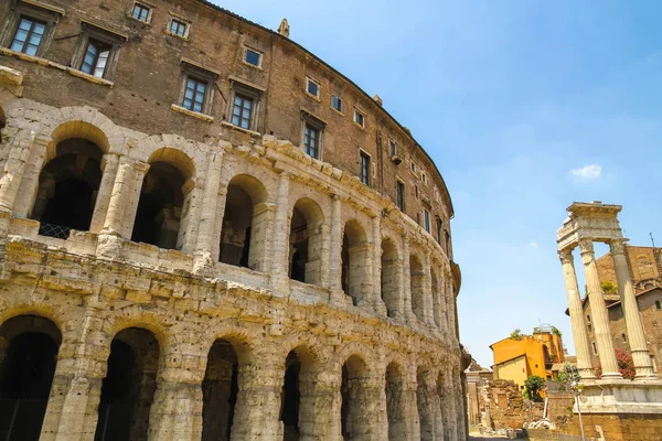 Vista sobre o Coliseu de Roma — Fotografia de Stock