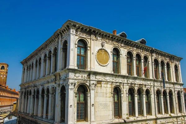 Arquitectura histórica de Venecia en un día soleado — Foto de Stock