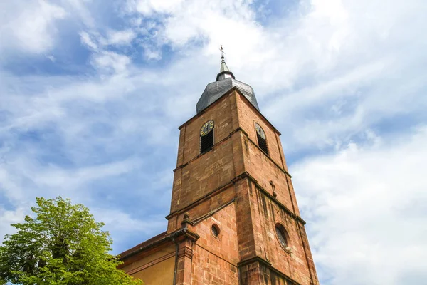 Vista de una iglesia histórica en Saint Marie Aux Mines — Foto de Stock