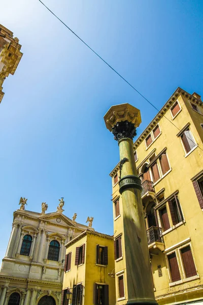 Een historische kerk in Venetië, Italië — Stockfoto