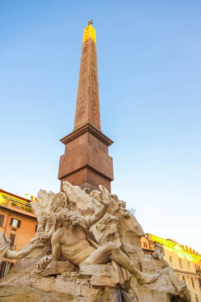 Blick auf den Brunnen von vier Flüssen in Rom — Stockfoto