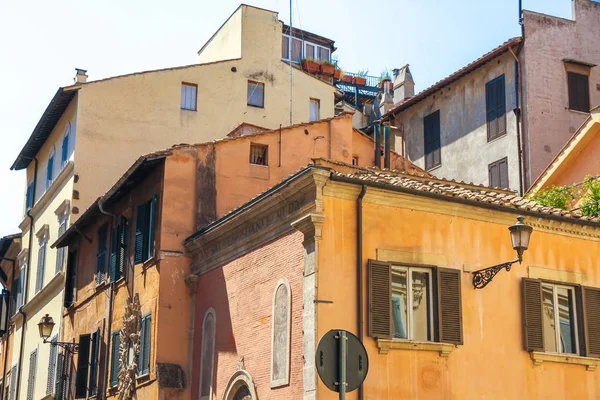 Historische Architektur Roms an einem sonnigen Tag — Stockfoto